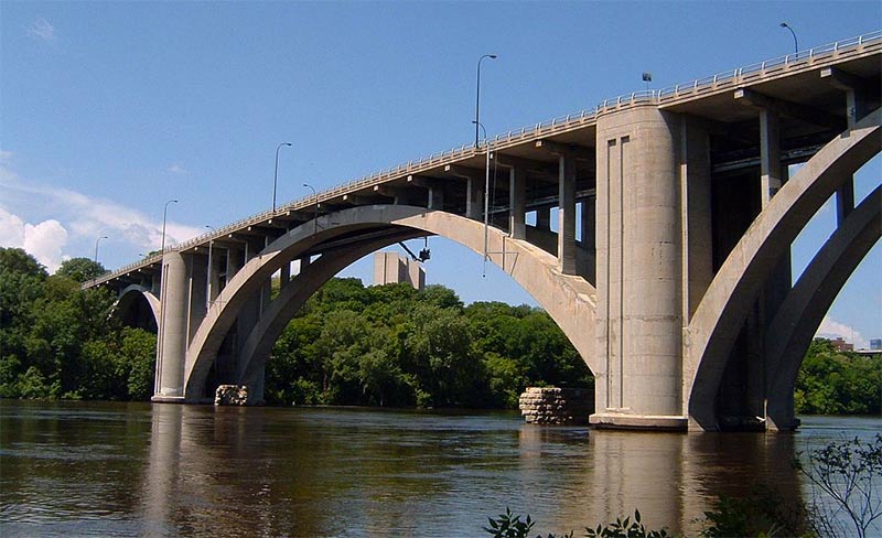 Hallan cuerpo en el río Mississippi cerca del puente de Franklin Avenue Hallan cuerpo en el río Mississippi