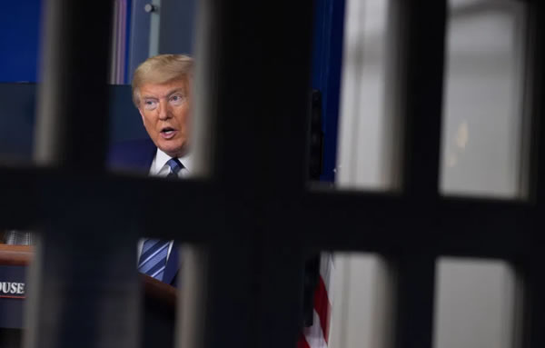 abrir el país Trump insiste en que va a “abrir el país antes de lo que la gente piensa”. Fauci explica cómo será