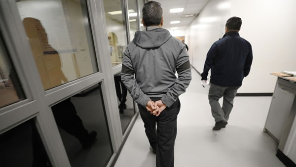 Las fallas de ICE Las fallas de ICE en deportaciones durante la pandemia de coronavirus