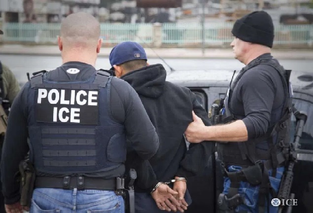 inmigrantes en tribunales Un juez de Nueva York prohíbe a ICE arrestar a inmigrantes en tribunales