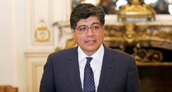 canciller que sacó de embajada a Assange Ecuador: renuncia canciller que sacó de embajada a Assange