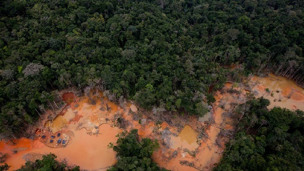 Minería ilegal en Venezuela Minería ilegal en Venezuela, está acabando con el "capital natural"
