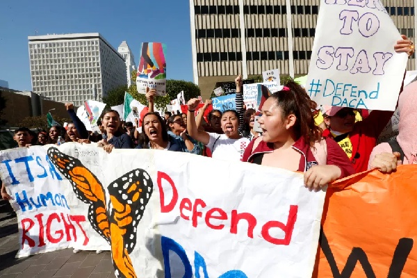 piden a Trump que deje DACA Grandes compañías piden a Trump que deje DACA como está