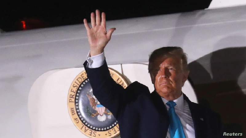 Trump acusa a estados Trump acusa a estados que imponen restricciones por COVID-19 de querer herir su reelección