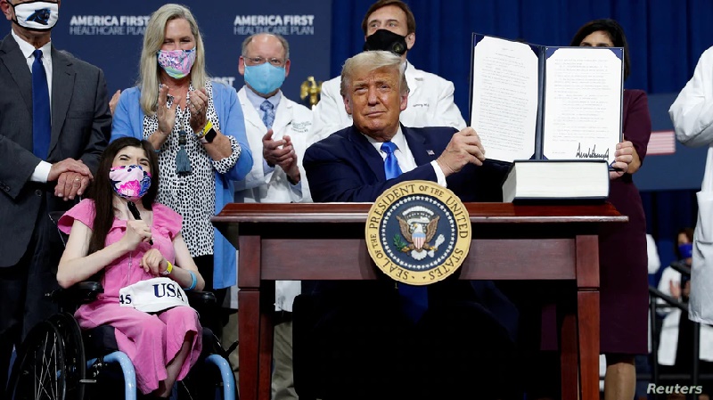 cuidados de salud Trump firma órdenes ejecutivas para cuidados de salud
