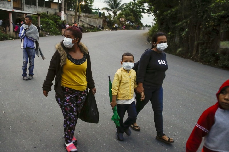 caravana hacia EE.UU. Guatemala promete detener y regresar a migrantes en caravana hacia EE.UU.