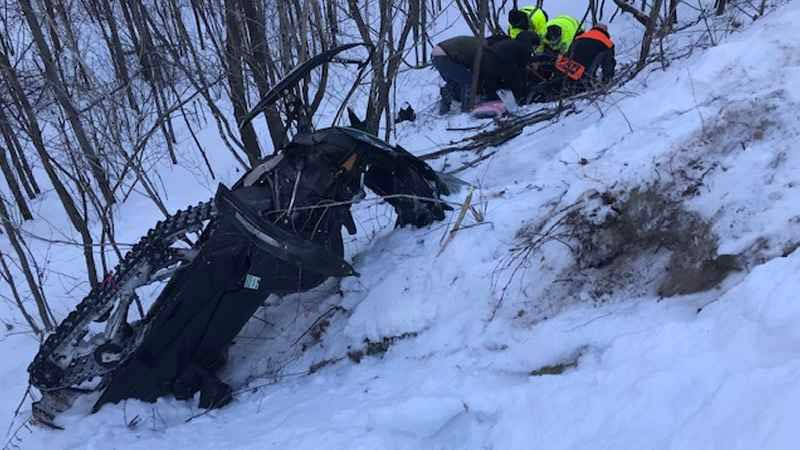 Hospitalizan a un hombre tras accidente en una moto de nieve en el condado de Hubbard condado de Hubbard