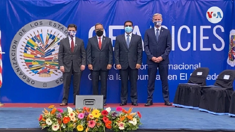 fondos para la CICIES Enviado especial de EE. UU. anuncia fondos para la CICIES a su llegada a El Salvador