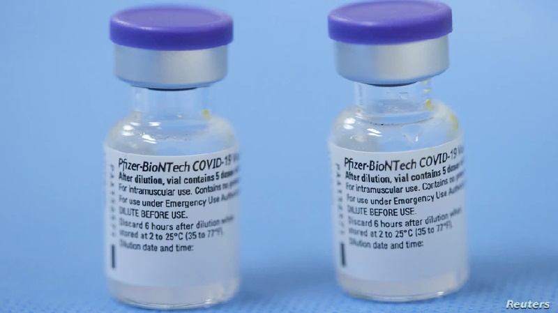 Pfizer dice que tres vacunas COVID-19 protegen a niños menores de 5 años