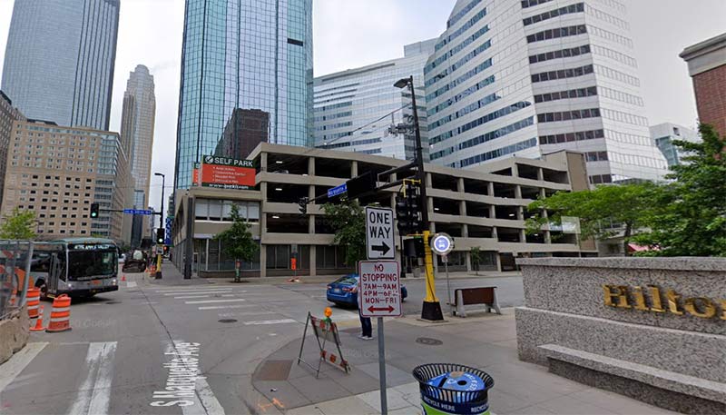 Un peatón murió y otro fue hospitalizado en estado crítico tras accidente en el centro de Minneapolis accidente en el centro de Minneapolis