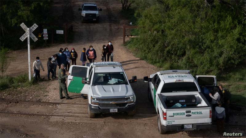 EE. UU. estaría considerando vacunar a inmigrantes indocumentados en cruces fronterizos vacunar a inmigrantes indocumentados