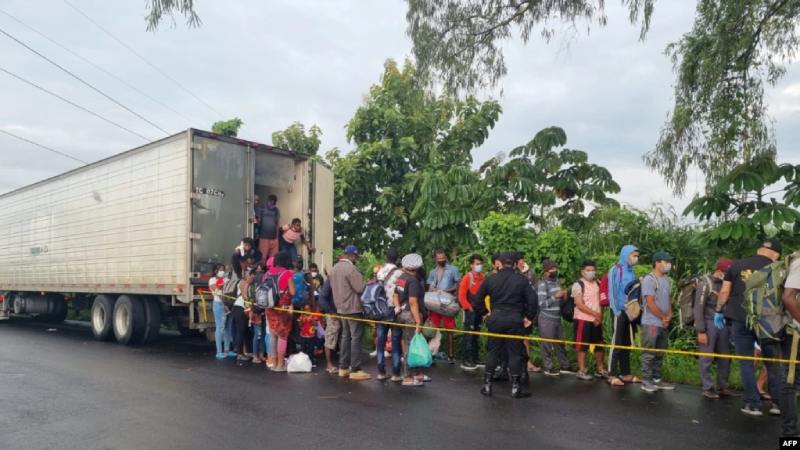 Encuentran a más de un centenar de haitianos abandonados dentro de un contenedor en Guatemala Haitianos abandonados en contenedor