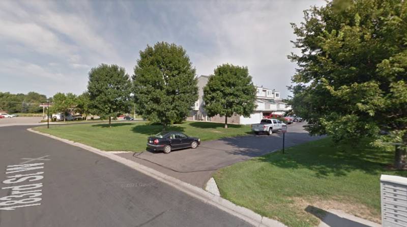 Autoridades hallan a tres personas muertas en una casa en Farmington tres personas muertas en una casa en Farmington