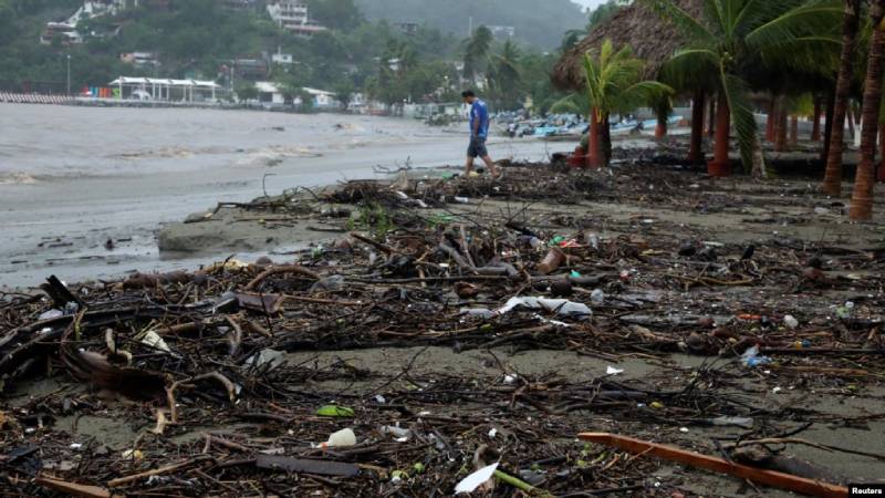Rick se debilita tras tocar tierra en México, sigue la lluvia El Huracán Rick
