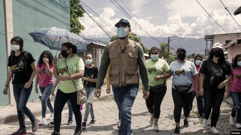 Jóvenes latinoamericanos enfrentan dificultades para entrar al mercado laboral Jóvenes latinoamericanos