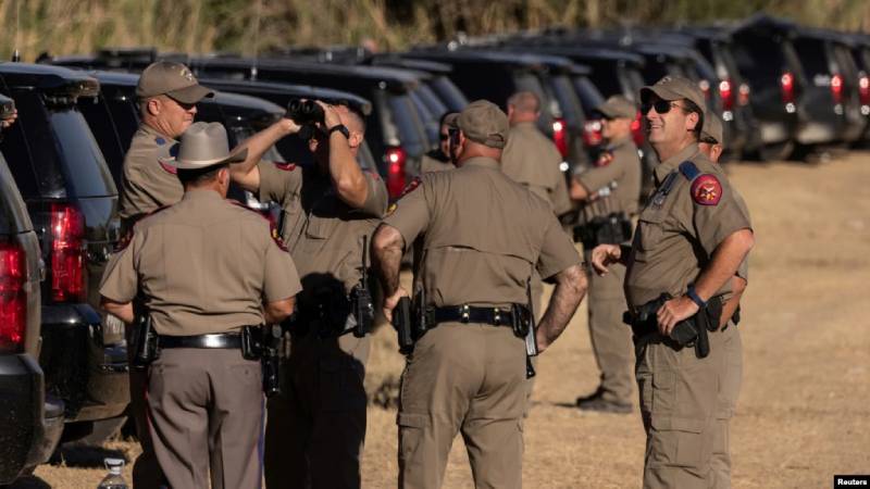 HRW insta al gobierno federal a intervenir para evitar abusos a inmigrantes en Texas Human Rights Watch