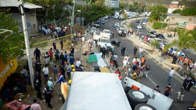 Al menos 49 migrantes mueren en accidente de tráfico de tráiler en México accidente de tráfico de tráiler en México