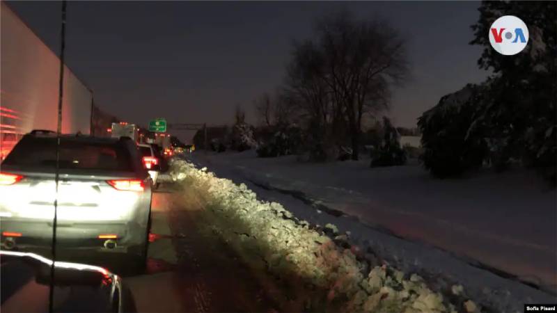 Cientos de vehículos varados en autopista interestatal I-95 tras tormenta de nieve tormenta de nieve