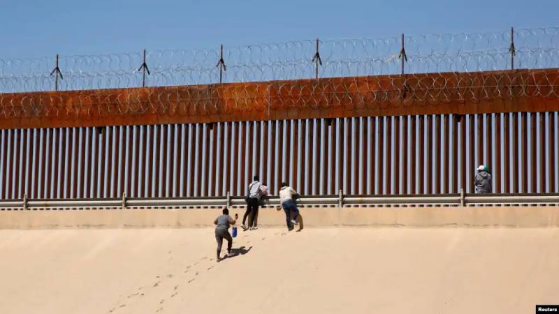 Biden cumplirá con orden para mantener restricciones fronterizas por COVID-19