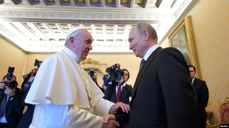 Papa Francisco quiere reunirse con Putin en Moscú Papa Francisco quiere reunirse con Putin en Moscú