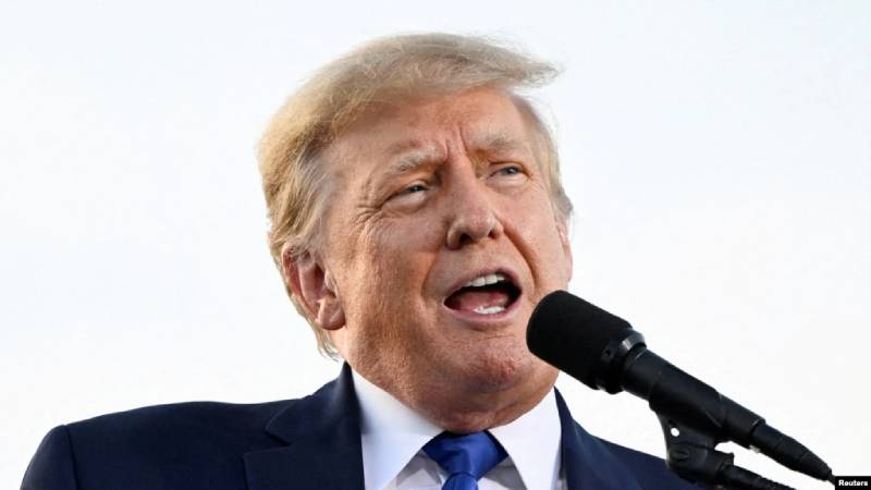 Abogados de Trump no quieren que el FBI revise documentos incautados en Mar-a-Lago