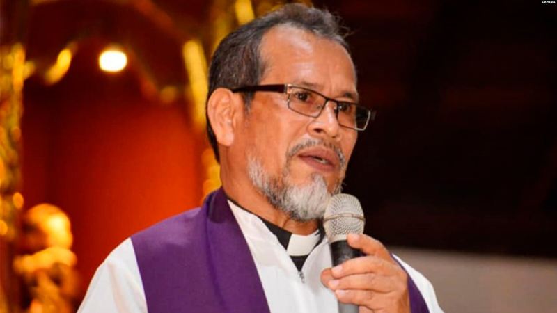 Condenan al primer sacerdote en Nicaragua a 2 años de cárcel