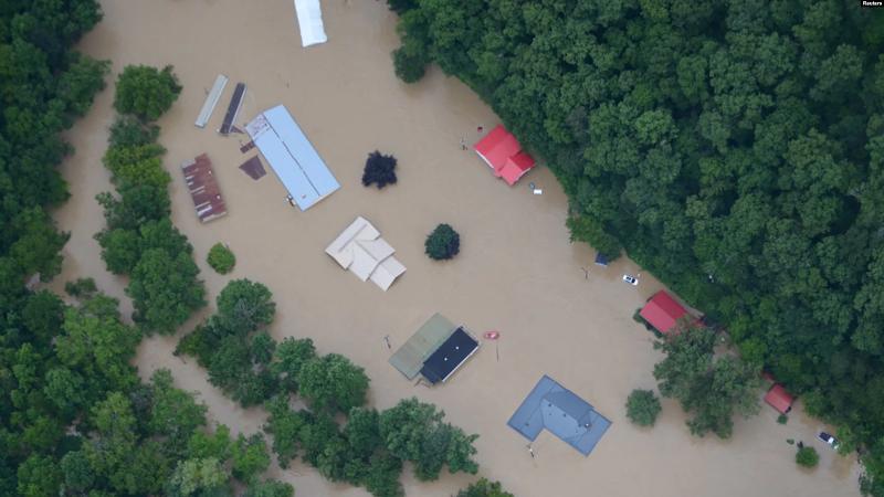 Muertos por inundaciones en Kentucky llegan a 28, pronostican más lluvia inundaciones en Kentucky