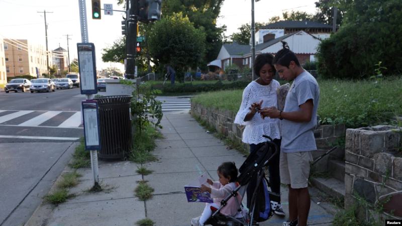 Migrantes transportados en autobús de Texas a Washington viven en limbo e incertidumbre Migrantes transportados en autobús de Texas a Washington