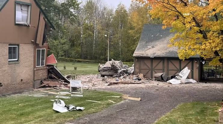 Tres muertos tras estrellarse avioneta contra una casa en Hermantown, Minnesota Tres muertos tras estrellarse avioneta contra una casa en Hermantown, Minnesota