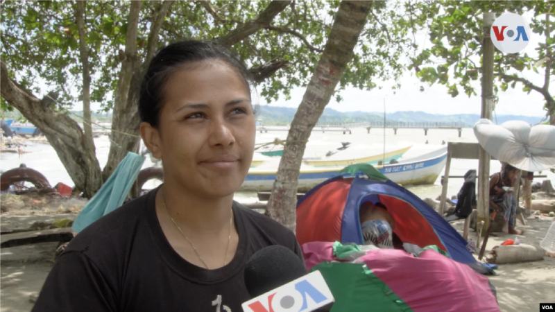 Migrantes venezolanos varados en Colombia abandonan Necoclí