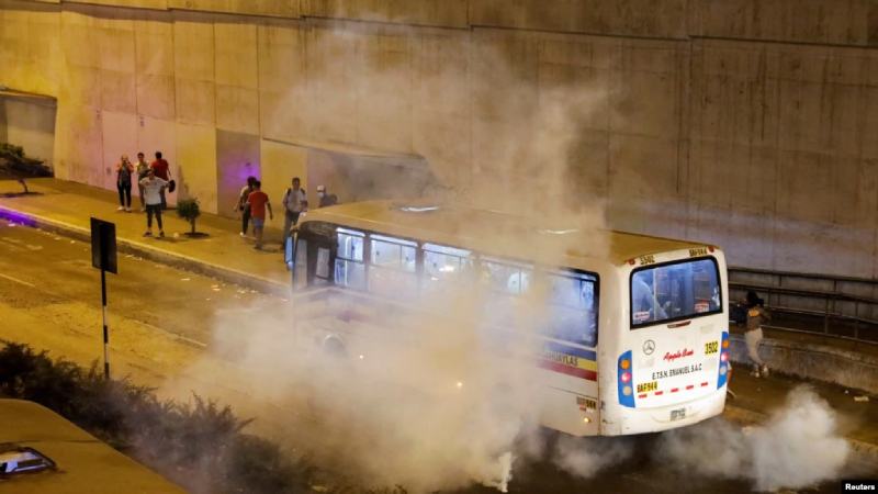 Perú: gobierno de Boluarte declara en emergencia regiones con disturbios