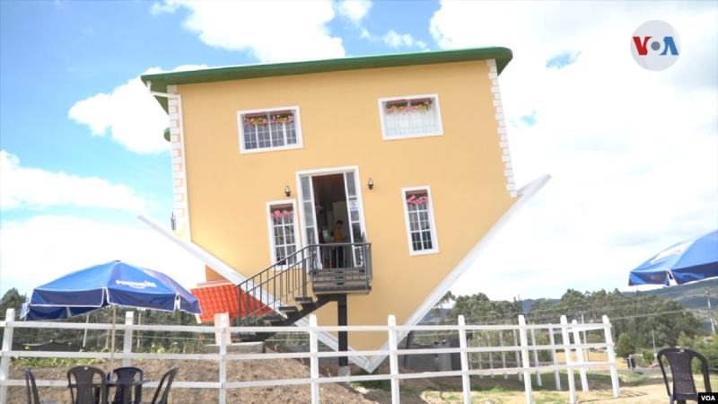 La Casa al Revés, una atracción en Colombia que desafía la gravedad y el sentido