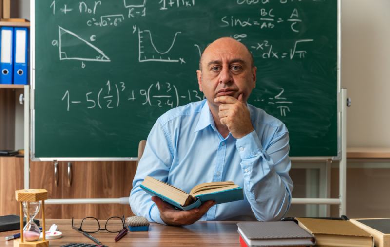 ¿Qué empuja a los maestros en EEUU a dejar las aulas?