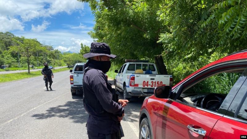 colombianos detenidos en El Salvador