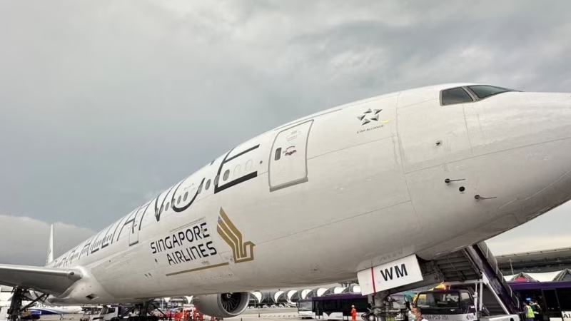 Un muerto y varios heridos tras fuertes turbulencias en un vuelo de Londres a Singapur