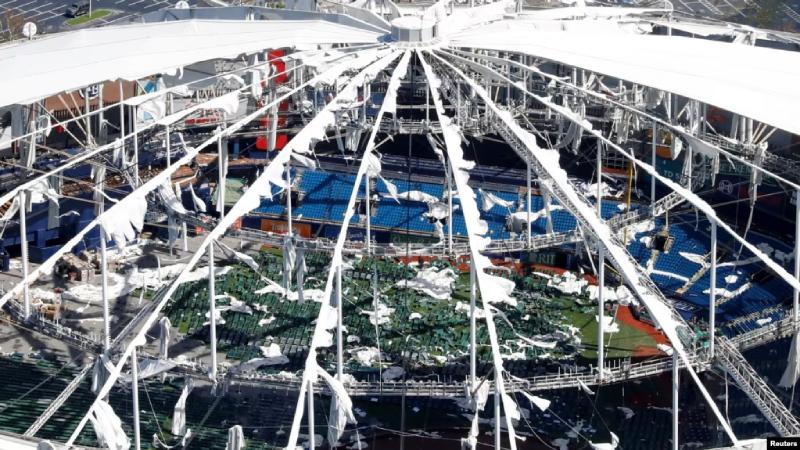 Residentes de Florida se recuperan y deciden qué hacer tras el paso de huracán Milton
