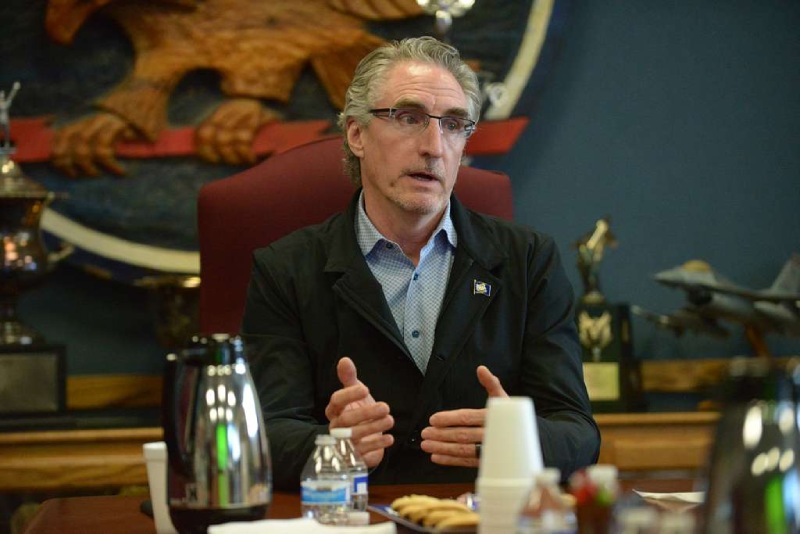 Trump elige a Doug Burgum como secretario de Interior