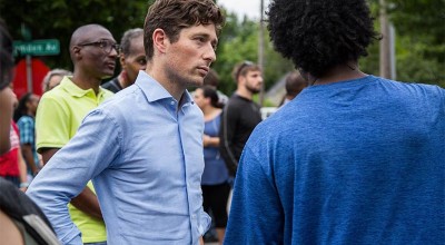 Alcalde de Minneapolis impone toque de queda