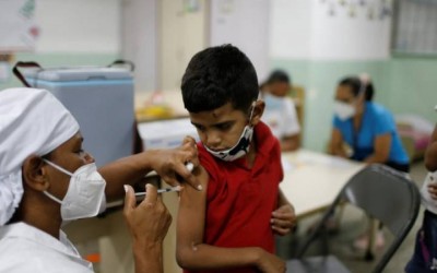 FDA aprueba vacunas bivalentes de COVID-19 para niños desde 5 años