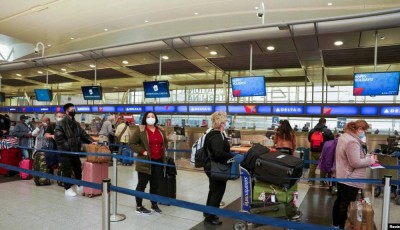 La cantidad de personas que pasaron por los aeropuertos de EEUU alcanzó los máximos de la era de la pandemia el fin de semana pasado, y es casi seguro que esos récords se rompan durante el feriado de Memorial Day o Día de los Caídos.
