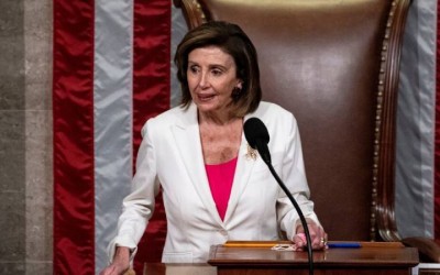 Pelosi se reúne con líderes de Singapur al inicio de gira por Asia