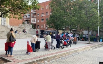 Latinoamericanos en “colas del hambre” de España