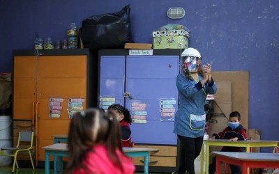Colombia evalúa volver al uso obligatorio de la mascarilla ante aumento de casos de COVID-19