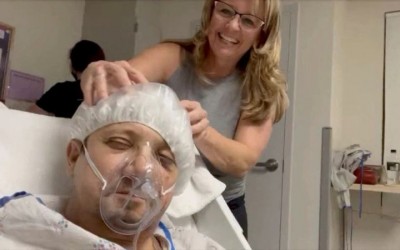 El actor Jeremy Renner muestra su recuperación, a través de un video