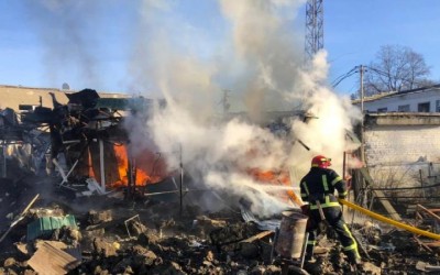 Misiles rusos impactan mercado en la región de Kharkiv