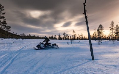Muere hombre de Eden Prairie tras accidente en una moto de nieve
