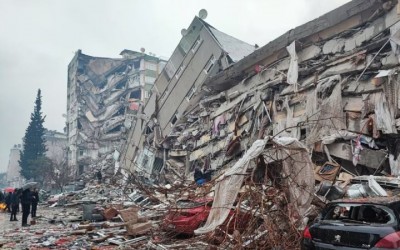 Suben a más de 5.000 las muertes por sismo en Turquía y Siria