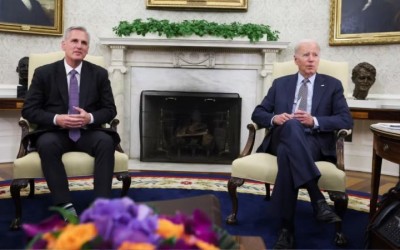 Biden concluye “optimista” tras reunión sobre deuda del gobierno con McCarthy