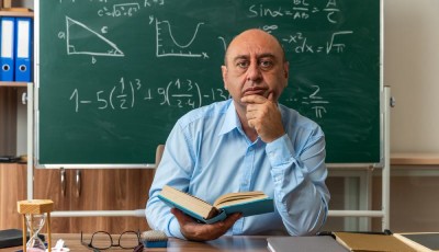 ¿Qué empuja a los maestros en EEUU a dejar las aulas?