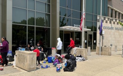 llegada de inmigrantes a EEUU colapsa los refugios de Chicago